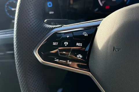 DA03JON Volkswagen Golf 1.5 TSI R-Line 5dr Thumbnail #33