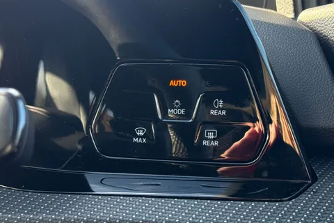 DA03JON Volkswagen Golf 1.5 TSI R-Line 5dr Thumbnail #36