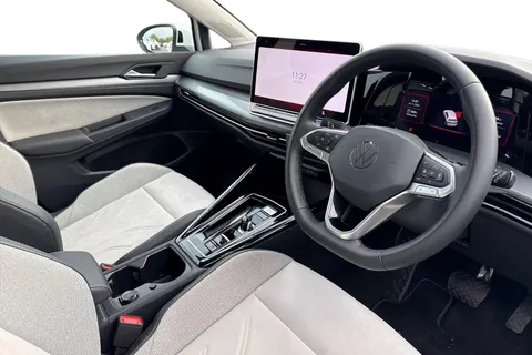 KP25HFW Volkswagen Golf 1.5 TSI 204 Style eHybrid 5dr DSG Thumbnail #9