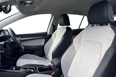 KP25HFW Volkswagen Golf 1.5 TSI 204 Style eHybrid 5dr DSG Thumbnail #12