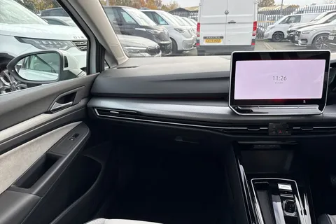 KP25HFW Volkswagen Golf 1.5 TSI 204 Style eHybrid 5dr DSG Thumbnail #16