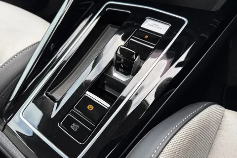 KP25HFW Volkswagen Golf 1.5 TSI 204 Style eHybrid 5dr DSG Thumbnail #21