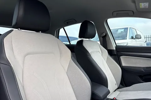 KP25HFW Volkswagen Golf 1.5 TSI 204 Style eHybrid 5dr DSG Thumbnail #22