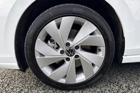 KP25HFW Volkswagen Golf 1.5 TSI 204 Style eHybrid 5dr DSG Thumbnail #24