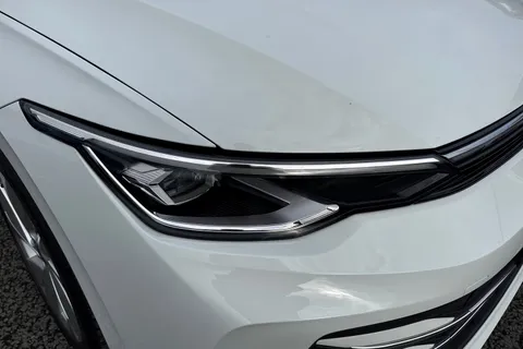KP25HFW Volkswagen Golf 1.5 TSI 204 Style eHybrid 5dr DSG Thumbnail #31