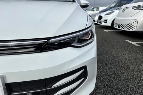 KP25HFW Volkswagen Golf 1.5 TSI 204 Style eHybrid 5dr DSG Thumbnail #32