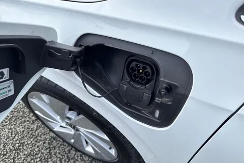 KP25HFW Volkswagen Golf 1.5 TSI 204 Style eHybrid 5dr DSG Thumbnail #33