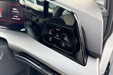 KP25HFW Volkswagen Golf 1.5 TSI 204 Style eHybrid 5dr DSG Thumbnail #40