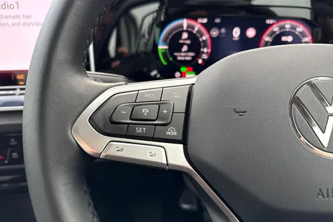KP25HFW Volkswagen Golf 1.5 TSI 204 Style eHybrid 5dr DSG Thumbnail #47