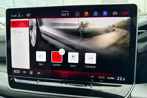 KP25HFW Volkswagen Golf 1.5 TSI 204 Style eHybrid 5dr DSG Thumbnail #51