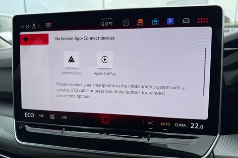 KP25HFW Volkswagen Golf 1.5 TSI 204 Style eHybrid 5dr DSG Thumbnail #54