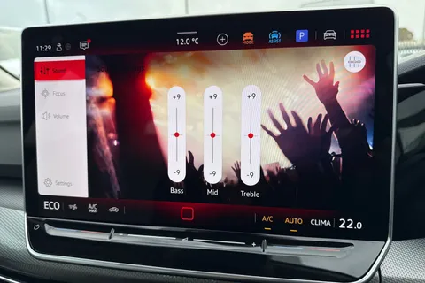 KP25HFW Volkswagen Golf 1.5 TSI 204 Style eHybrid 5dr DSG Thumbnail #57