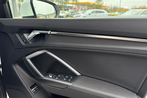 PJ71RXB Audi Q3 1.4 TFSIe 45 S line S Tronic Euro 6 (s/s) 5dr 13kWh Thumbnail #22