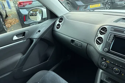 15 of 42 for Volkswagen Tiguan 2.0 TDi BlueMotion Tech Match Edition 150 DSG | Heated Seats | Luggage Pack