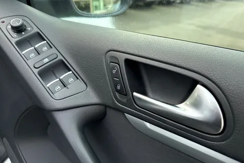 18 of 42 for Volkswagen Tiguan 2.0 TDi BlueMotion Tech Match Edition 150 DSG | Heated Seats | Luggage Pack