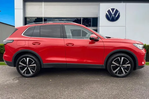 KP25EFY Volkswagen Tiguan 2.0 TDI Elegance 5dr DSG⭐Sunroof, IQ Matrix Light, Infotainment Pack Plus⭐ Thumbnail #4