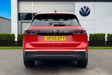 KP25EFY Volkswagen Tiguan 2.0 TDI Elegance 5dr DSG⭐Sunroof, IQ Matrix Light, Infotainment Pack Plus⭐ Thumbnail #5