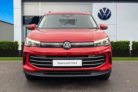 KP25EFY Volkswagen Tiguan 2.0 TDI Elegance 5dr DSG⭐Sunroof, IQ Matrix Light, Infotainment Pack Plus⭐ Thumbnail #6