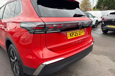 KP25EFY Volkswagen Tiguan 2.0 TDI Elegance 5dr DSG⭐Sunroof, IQ Matrix Light, Infotainment Pack Plus⭐ Thumbnail #8