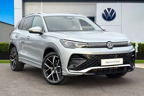 MW25VNG Volkswagen Tiguan 1.5 TSI 272 eHybrid R-Line 5dr DSG **MATRIX LIGHTS, INFO PACK PLUS, DRIVER Thumbnail #2