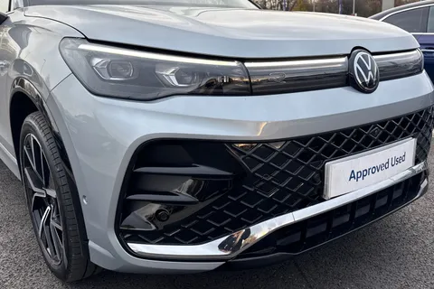 MW25VNG Volkswagen Tiguan 1.5 TSI 272 eHybrid R-Line 5dr DSG **MATRIX LIGHTS, INFO PACK PLUS, DRIVER Thumbnail #9