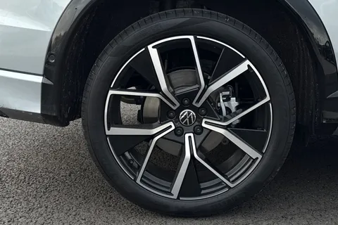 MW25VNG Volkswagen Tiguan 1.5 TSI 272 eHybrid R-Line 5dr DSG **MATRIX LIGHTS, INFO PACK PLUS, DRIVER Thumbnail #11