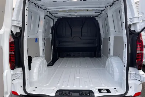 BG75KWP Volkswagen Transporter 2.0 TDI 110 Commerce Van Thumbnail #10