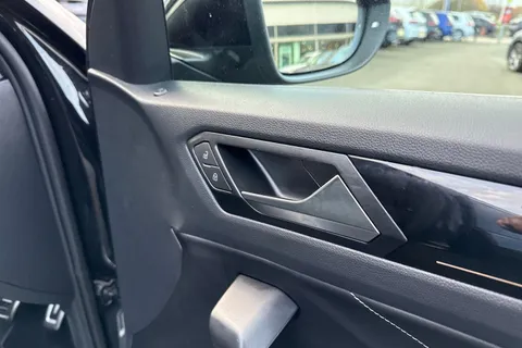 DE25KFT Volkswagen T-Roc 1.5 TSI R-Line 5dr DSG | Heated Seats | ACC Thumbnail #22