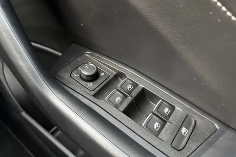 DE25KFT Volkswagen T-Roc 1.5 TSI R-Line 5dr DSG | Heated Seats | ACC Thumbnail #26