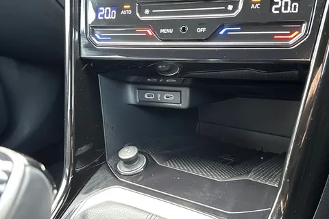 DE25KFT Volkswagen T-Roc 1.5 TSI R-Line 5dr DSG | Heated Seats | ACC Thumbnail #35