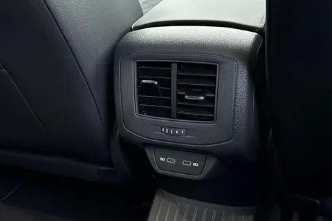 DE25KFT Volkswagen T-Roc 1.5 TSI R-Line 5dr DSG | Heated Seats | ACC Thumbnail #38