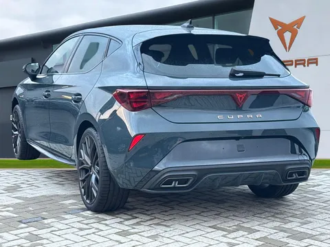 CUPRA Leon 1.5 eTSI Shadow Edition DSG Euro 6 (s/s) 5dr Thumbnail #2