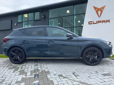 CUPRA Leon 1.5 eTSI Shadow Edition DSG Euro 6 (s/s) 5dr Thumbnail #3