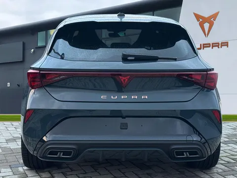 CUPRA Leon 1.5 eTSI Shadow Edition DSG Euro 6 (s/s) 5dr Thumbnail #4