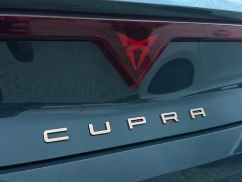 CUPRA Leon 1.5 eTSI Shadow Edition DSG Euro 6 (s/s) 5dr Thumbnail #25