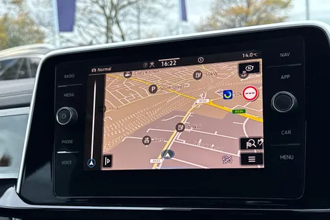 KT74OVM Volkswagen T-Roc 2.0 TDI 150 EVO R-Line 5dr DSG | Rear Camera | Heated Seats Thumbnail #18