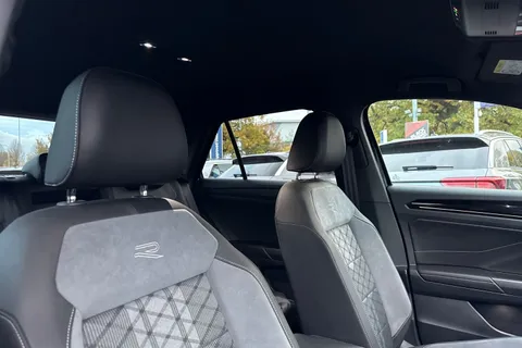 KT74OVM Volkswagen T-Roc 2.0 TDI 150 EVO R-Line 5dr DSG | Rear Camera | Heated Seats Thumbnail #25