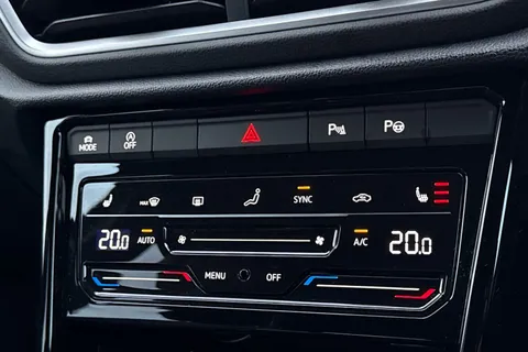 KT74OVM Volkswagen T-Roc 2.0 TDI 150 EVO R-Line 5dr DSG | Rear Camera | Heated Seats Thumbnail #36