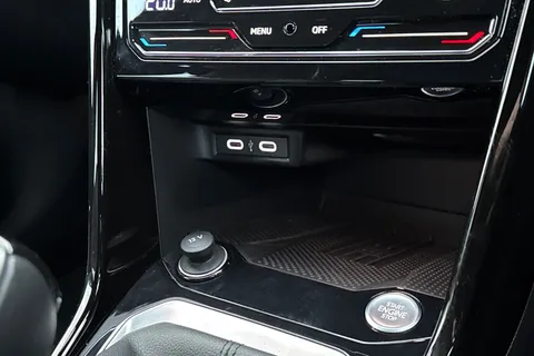 KT74OVM Volkswagen T-Roc 2.0 TDI 150 EVO R-Line 5dr DSG | Rear Camera | Heated Seats Thumbnail #37