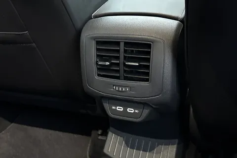 KT74OVM Volkswagen T-Roc 2.0 TDI 150 EVO R-Line 5dr DSG | Rear Camera | Heated Seats Thumbnail #40