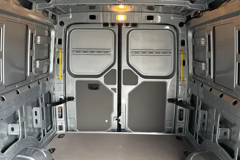 BK75LCC Volkswagen Crafter 2.0 TDI 163PS HDE Commerce Plus Low Roof Van Auto Thumbnail #19