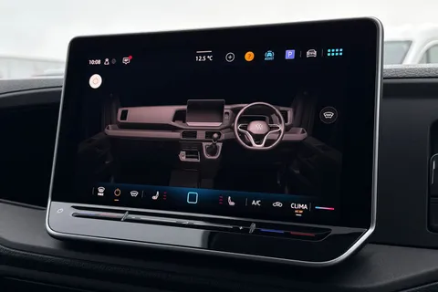 BK75LCC Volkswagen Crafter 2.0 TDI 163PS HDE Commerce Plus Low Roof Van Auto Thumbnail #22