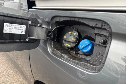 DF75HRL Volkswagen Caddy Maxi C20 Cargo Commerce Pro Maxi 102 PS 2.0 TDI 6sp  Manual Thumbnail #25