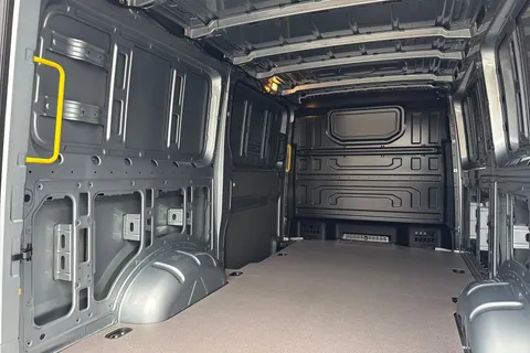 BK75LCC Volkswagen Crafter 2.0 TDI 163PS HDE Commerce Plus Low Roof Van Auto Thumbnail #41