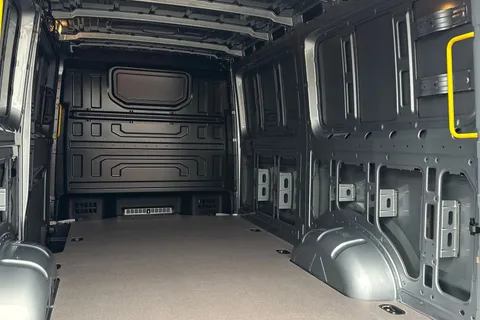 BK75LCC Volkswagen Crafter 2.0 TDI 163PS HDE Commerce Plus Low Roof Van Auto Thumbnail #43