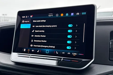 BK75LCC Volkswagen Crafter 2.0 TDI 163PS HDE Commerce Plus Low Roof Van Auto Thumbnail #57