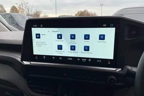 DE25PZP Volkswagen Transporter 100kW 65kWh Commerce Pro Van Auto Thumbnail #50