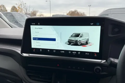 DE25PZP Volkswagen Transporter 100kW 65kWh Commerce Pro Van Auto Thumbnail #51