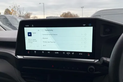 DE25PZP Volkswagen Transporter 100kW 65kWh Commerce Pro Van Auto Thumbnail #57