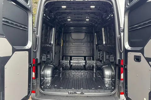 PE75ZFJ Volkswagen Crafter CR35 Panel van Commerce MWB 140 PS 2.0 TDI 8sp Automatic FWD Thumbnail #7